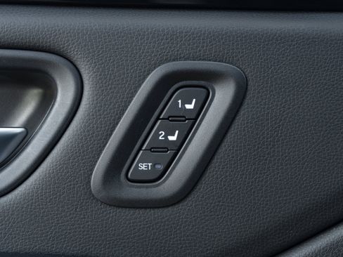 Used 2025 Honda Pilot EX-L image 38