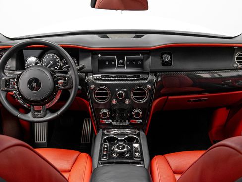 Used 2021 Rolls-Royce Cullinan Black Badge image 12