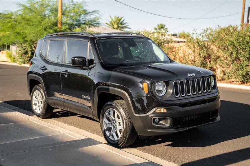 Used 2017 Jeep Renegade Latitude w/ Popular Equipment Group AWD/4WD image 7