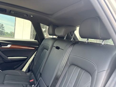 Used 2023 Audi Q5 2.0T Premium w/ Convenience Package AWD/4WD image 5