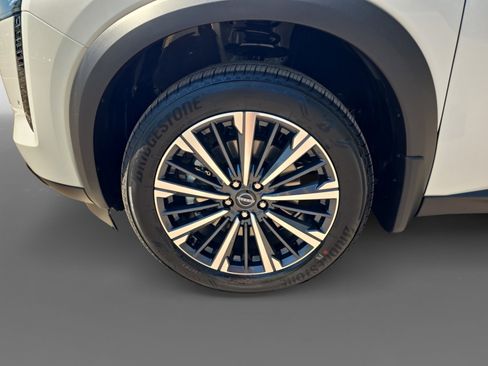 New 2026 Nissan Pathfinder Platinum AWD/4WD image 9