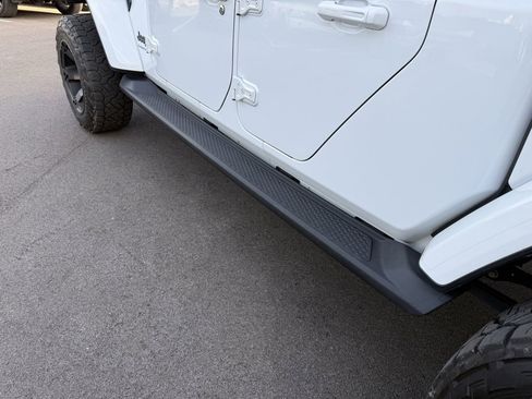 Used 2023 Jeep Gladiator Overland image 16