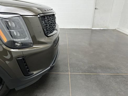 Used 2022 Kia Telluride EX w/ EX Premium Package AWD/4WD image 2