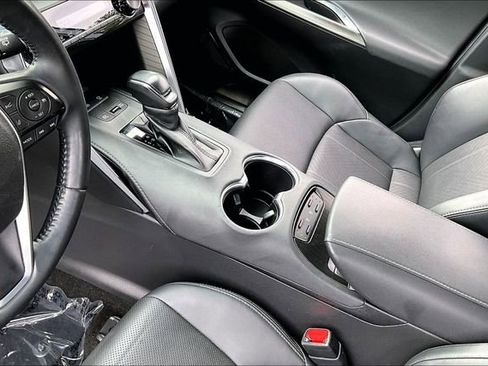 Used 2021 Toyota Venza XLE w/ Softex Package AWD/4WD image 18