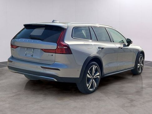 Used 2025 Volvo V60 B5 Cross Country Plus AWD/4WD image 7