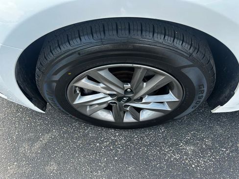 Used 2020 Kia Optima LX FWD image 2