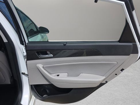 Used 2018 Hyundai Sonata Limited w/ Limited Ultimate Package 03 FWD image 11