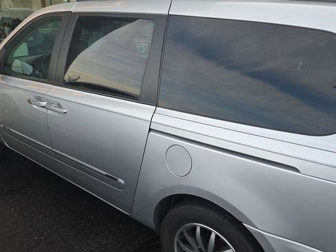 Used 2012 Kia Sedona EX w/ Luxury Pkg image 2