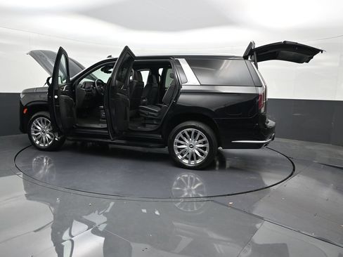 Used 2023 Cadillac Escalade Premium Luxury RWD image 39