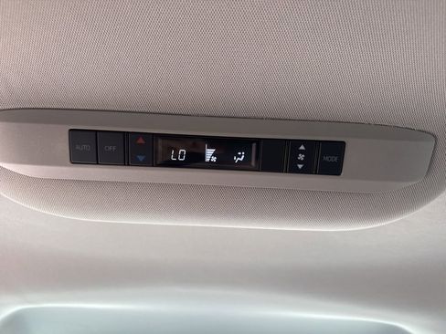 Used 2025 Toyota Sienna LE image 12