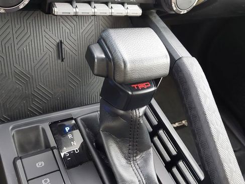 Certified 2024 Toyota Tacoma TRD Off-Road AWD/4WD image 32