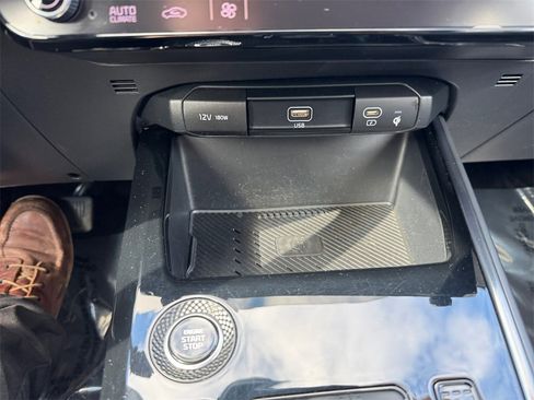 Used 2023 Kia Niro EX image 22