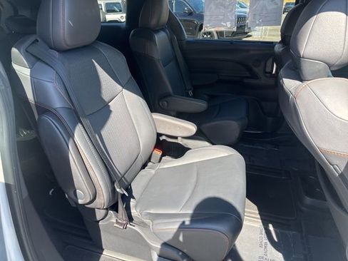 Used 2021 Toyota Sienna XSE FWD image 29