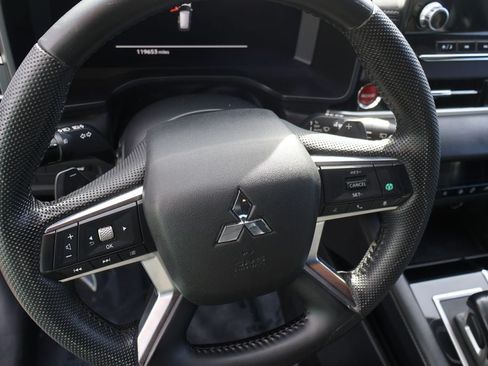 Used 2023 Mitsubishi Outlander SE AWD/4WD image 6