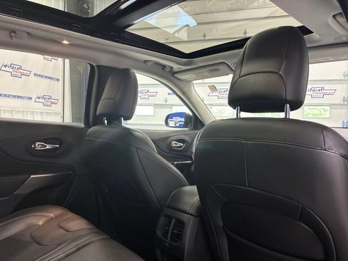 Used 2021 Jeep Cherokee Limited AWD/4WD image 46