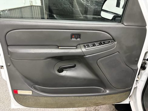 Used 2005 Chevrolet Silverado 2500 LS AWD/4WD image 15