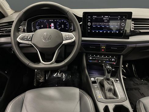 Used 2025 Volkswagen Jetta SEL image 5