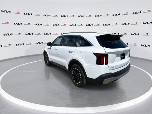 Used 2025 Kia Sorento S image 6