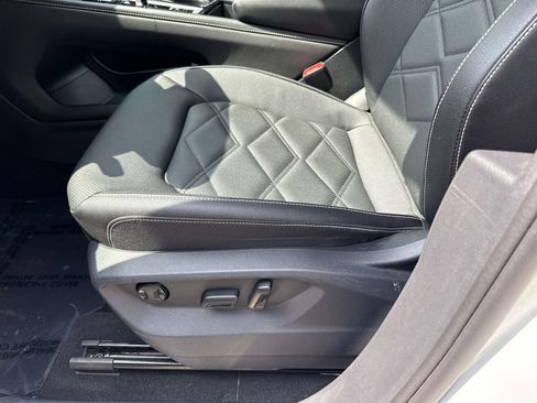 Used 2025 Volkswagen Atlas SE FWD image 17