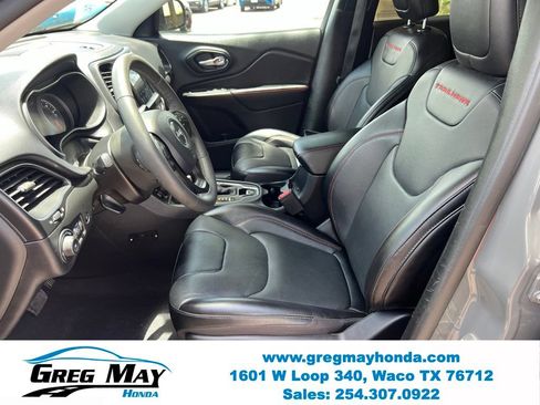 Used 2022 Jeep Cherokee Trailhawk w/ Premium Leather Package AWD/4WD image 23