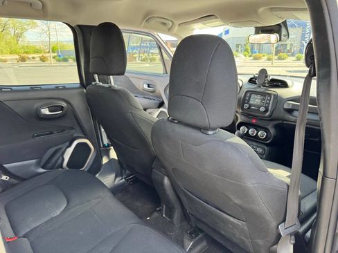 Used 2017 Jeep Renegade Latitude AWD/4WD image 17