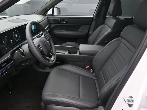 Used 2025 Hyundai Santa Fe Calligraphy AWD/4WD image 10
