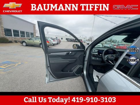 Used 2025 Buick Enclave Preferred AWD/4WD image 5