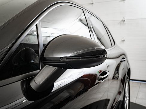 Used 2018 Porsche Macan image 15