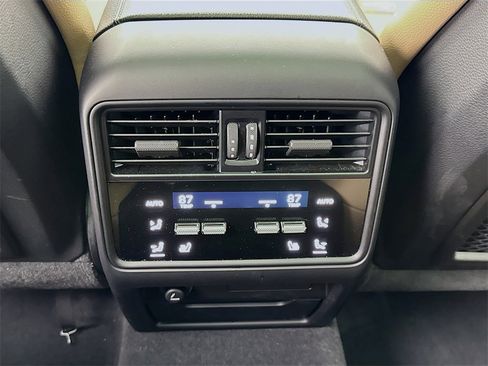 Certified 2025 Porsche Cayenne image 27