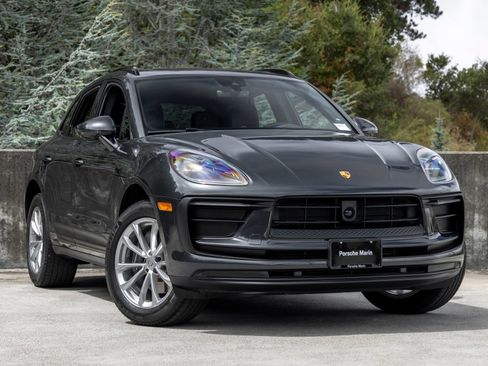 Certified 2026 Porsche Macan AWD/4WD image 6