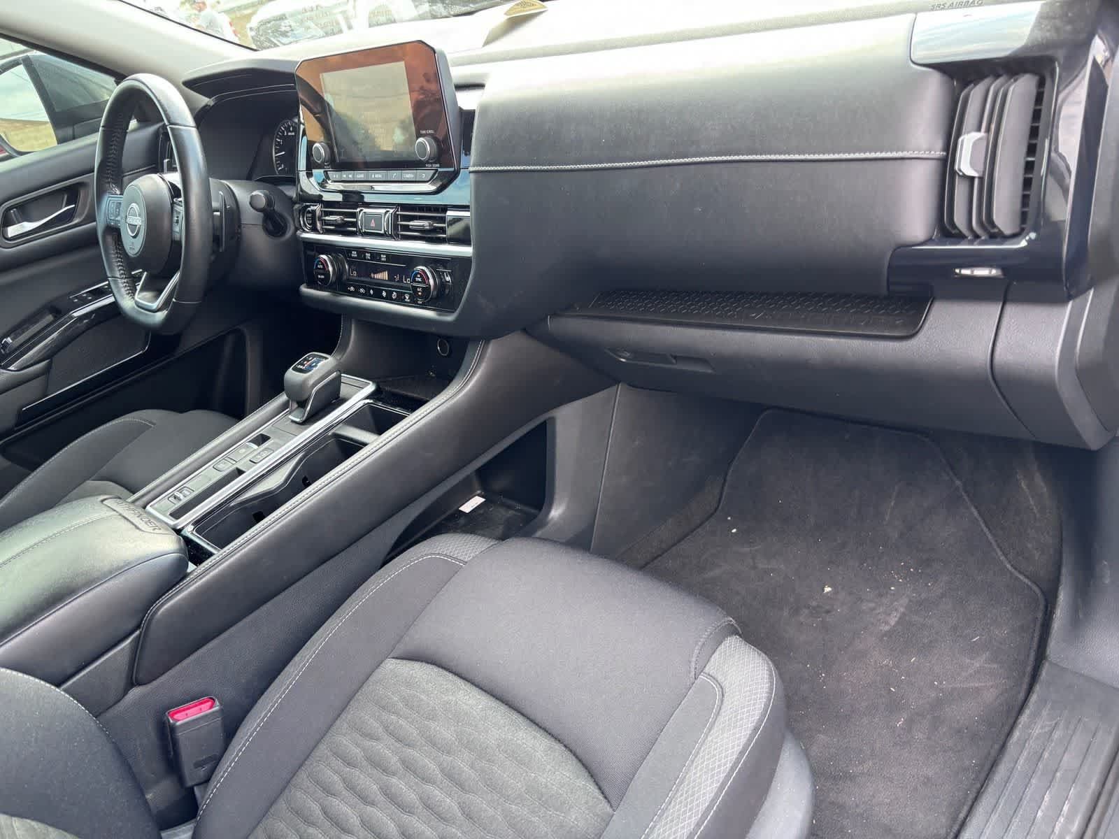 Used 2022 Nissan Pathfinder SV FWD image 9