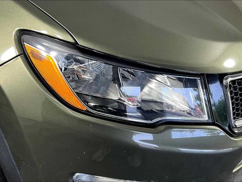 Used 2018 Jeep Compass Latitude w/ Popular Equipment Group FWD image 25