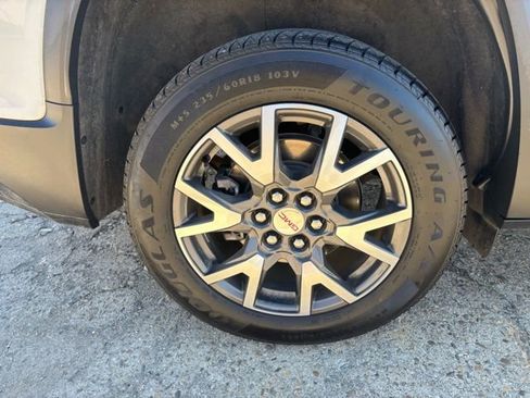 Used 2023 GMC Acadia SLE image 9