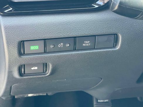 Used 2025 Nissan Sentra SR FWD image 18
