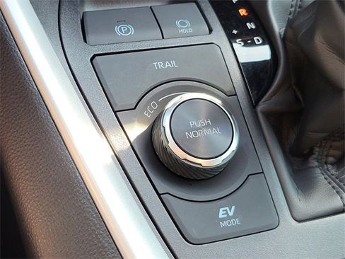 Used 2025 Toyota RAV4 XLE image 29