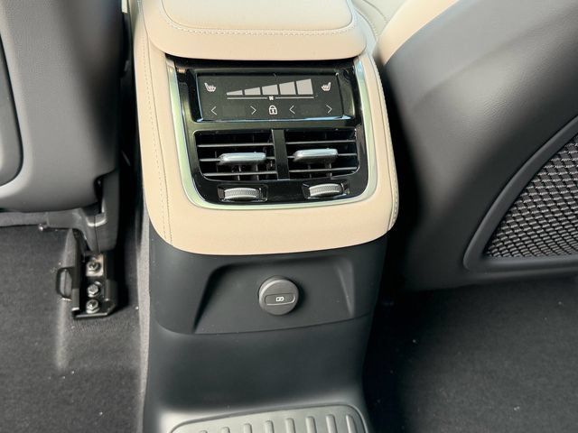 New 2026 Volvo XC90 T8 Core AWD/4WD image 15