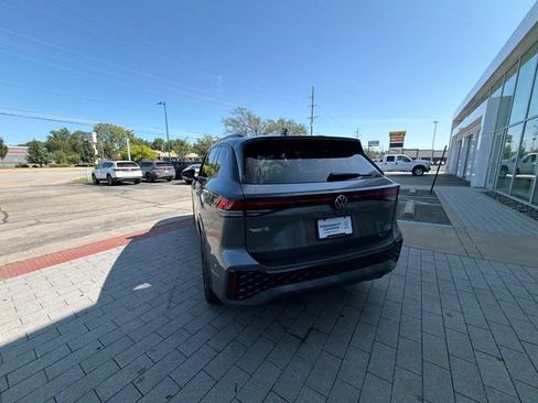Used 2025 Volkswagen Tiguan SE R-Line AWD/4WD image 13