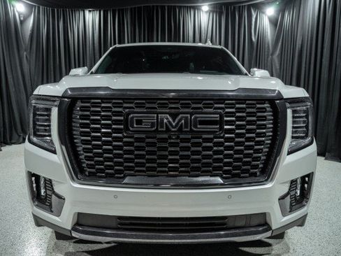 Used 2024 GMC Yukon Denali Ultimate AWD/4WD image 2