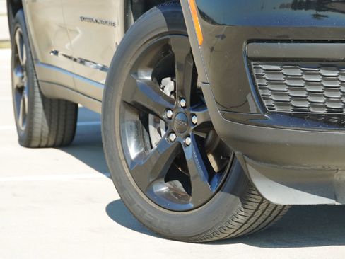 Used 2022 Jeep Grand Cherokee L Laredo image 3