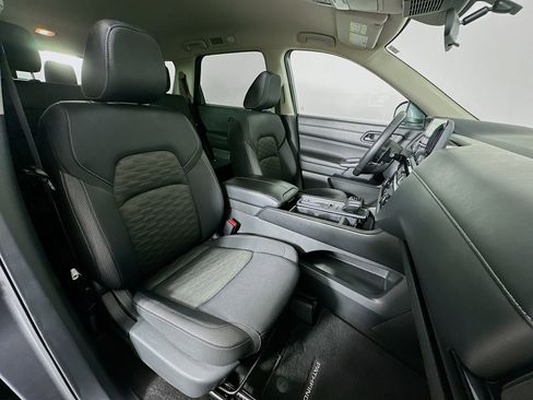 Used 2024 Nissan Pathfinder SV image 31