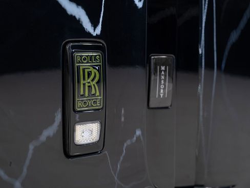 Used 2023 Rolls-Royce Phantom Sedan w/ The Phantom Package image 33