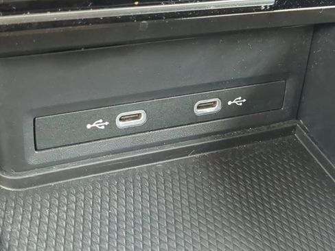 Used 2025 Volkswagen Atlas SE image 21