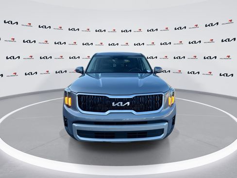 Used 2024 Kia Telluride LX FWD image 3
