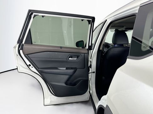 Used 2023 Nissan Rogue SV w/ SV Premium Package image 26