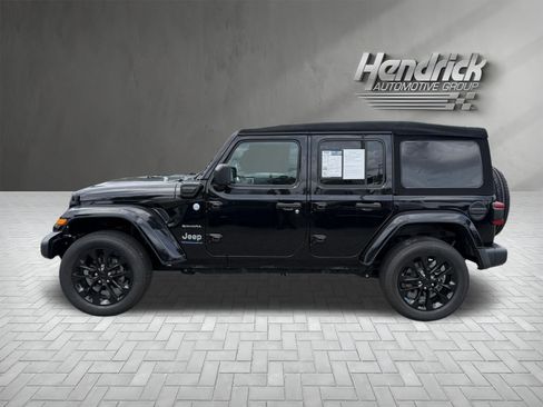 Used 2023 Jeep Wrangler Unlimited Sahara w/ Cold Weather Group AWD/4WD image 7
