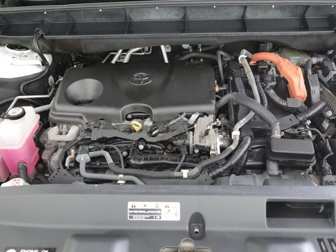 Used 2021 Toyota Highlander XLE AWD/4WD image 32