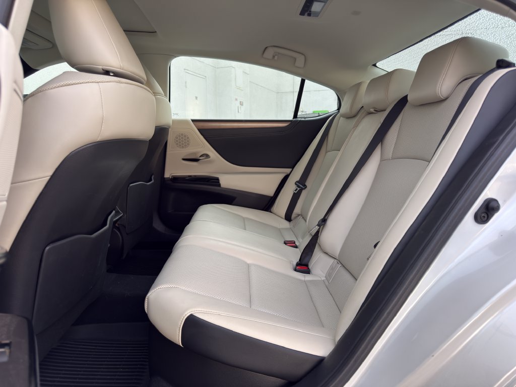 Certified 2024 Lexus ES 300h w/ Premium Package FWD image 15