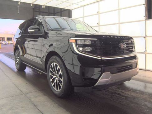 Used 2025 Ford Expedition Platinum image 7