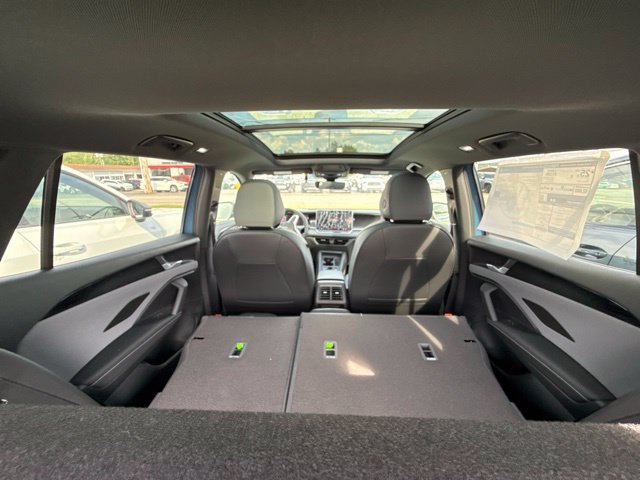 New 2026 Volkswagen Tiguan SE R-Line AWD/4WD image 9