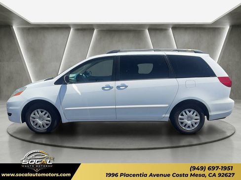 Used 2009 Toyota Sienna LE FWD image 2